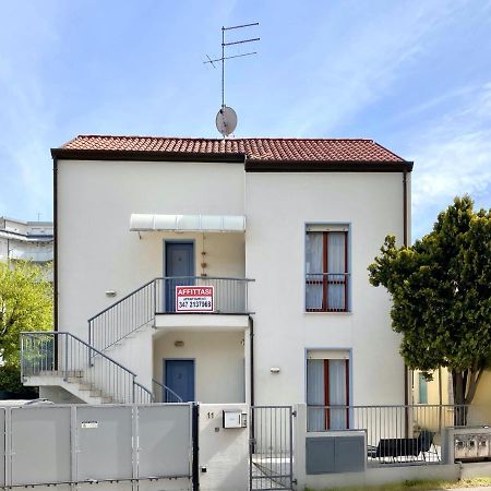 Villa Santin Carraro Immobiliare - Family Apartments Lido di Jesolo Kültér fotó