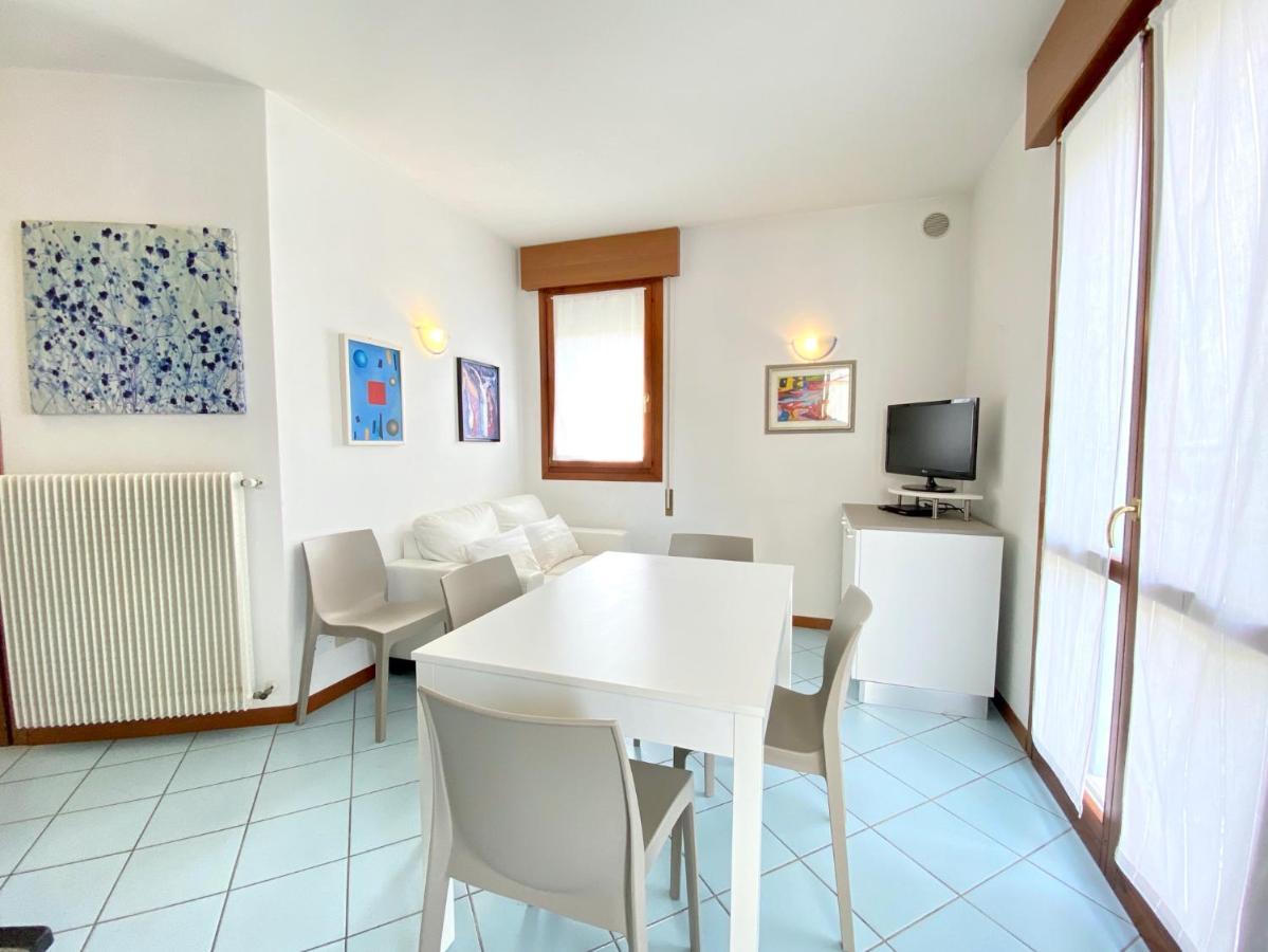 Villa Santin Carraro Immobiliare - Family Apartments Lido di Jesolo Kültér fotó