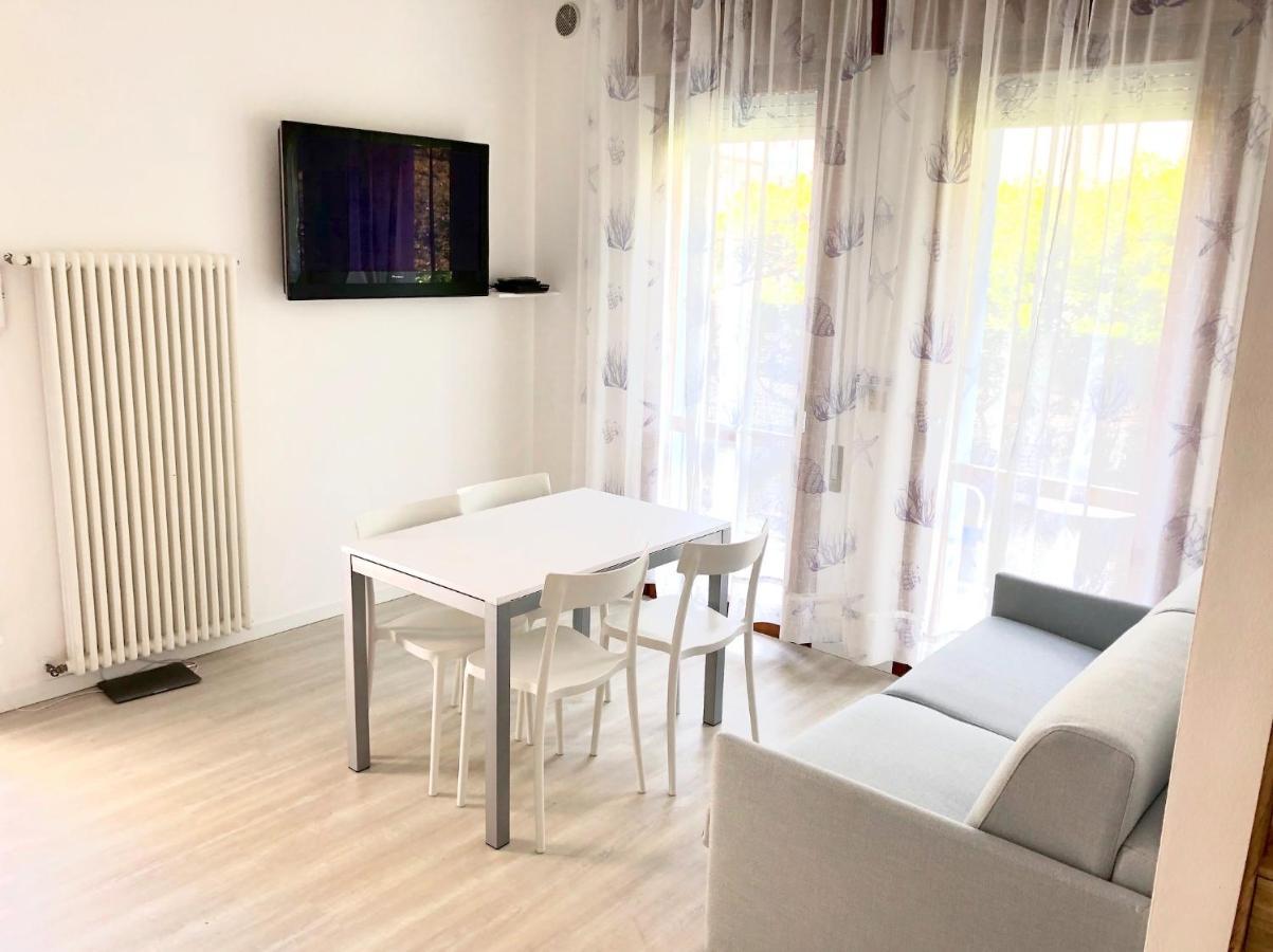 Villa Santin Carraro Immobiliare - Family Apartments Lido di Jesolo Kültér fotó