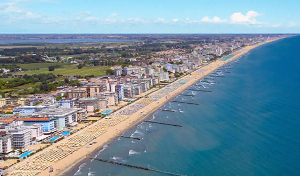 Villa Santin Carraro Immobiliare - Family Apartments Lido di Jesolo Kültér fotó