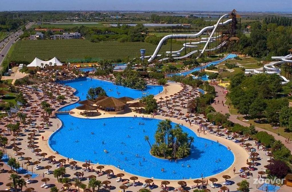 Villa Santin Carraro Immobiliare - Family Apartments Lido di Jesolo Kültér fotó